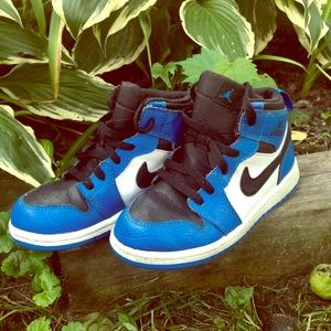 Nike toddlers’ Jordan Retro 1 size 10 blue